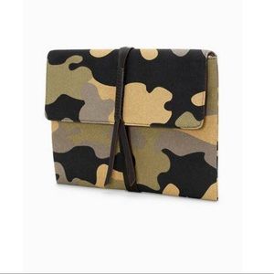 Stella and Dot Bellamy Camo Clutch